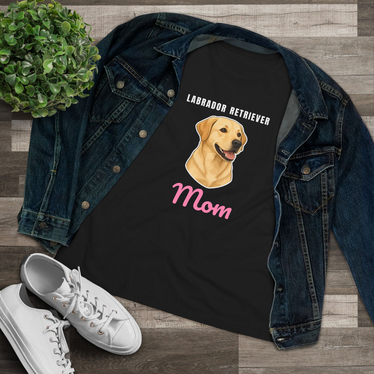 Labrador Retriever Dog Mom Women's Tee
